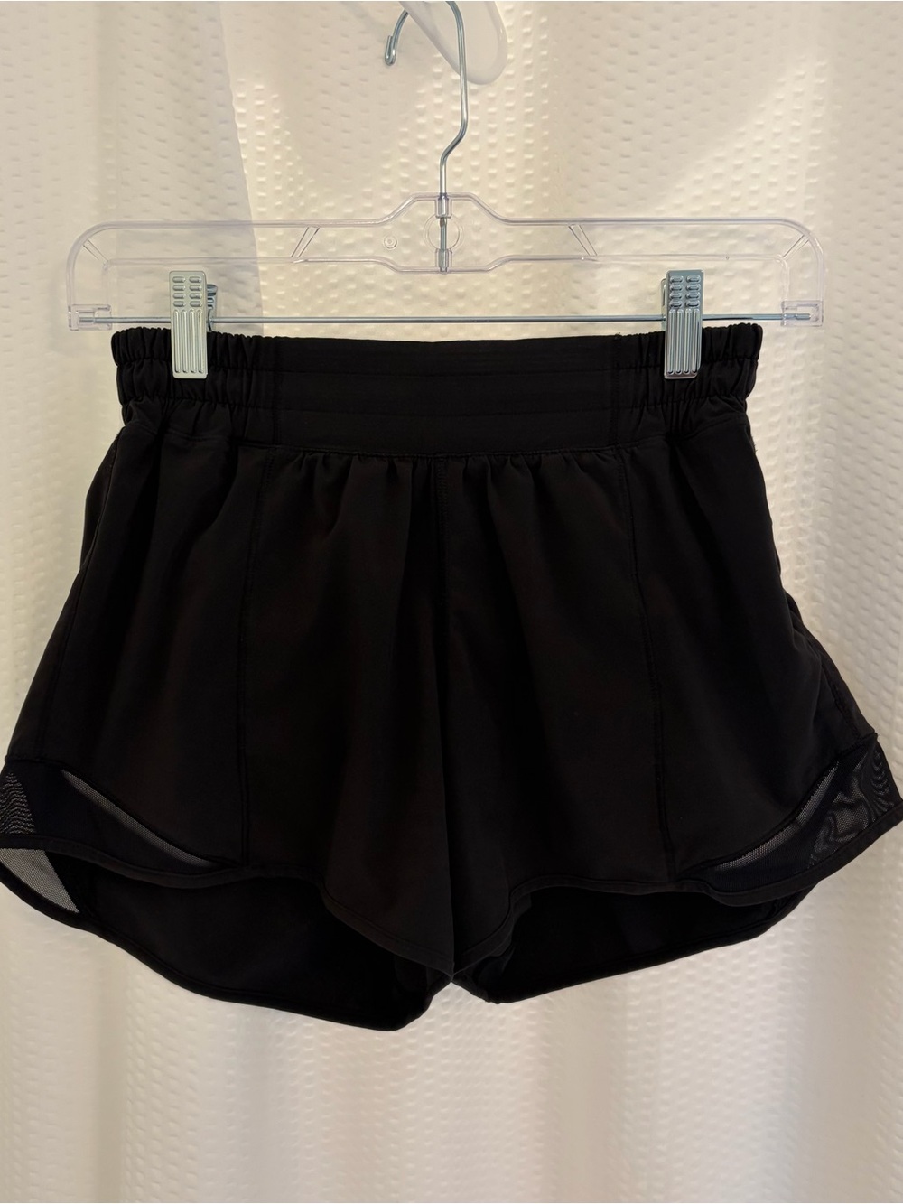 Lululemon Black Hotty Hot shorts 4”